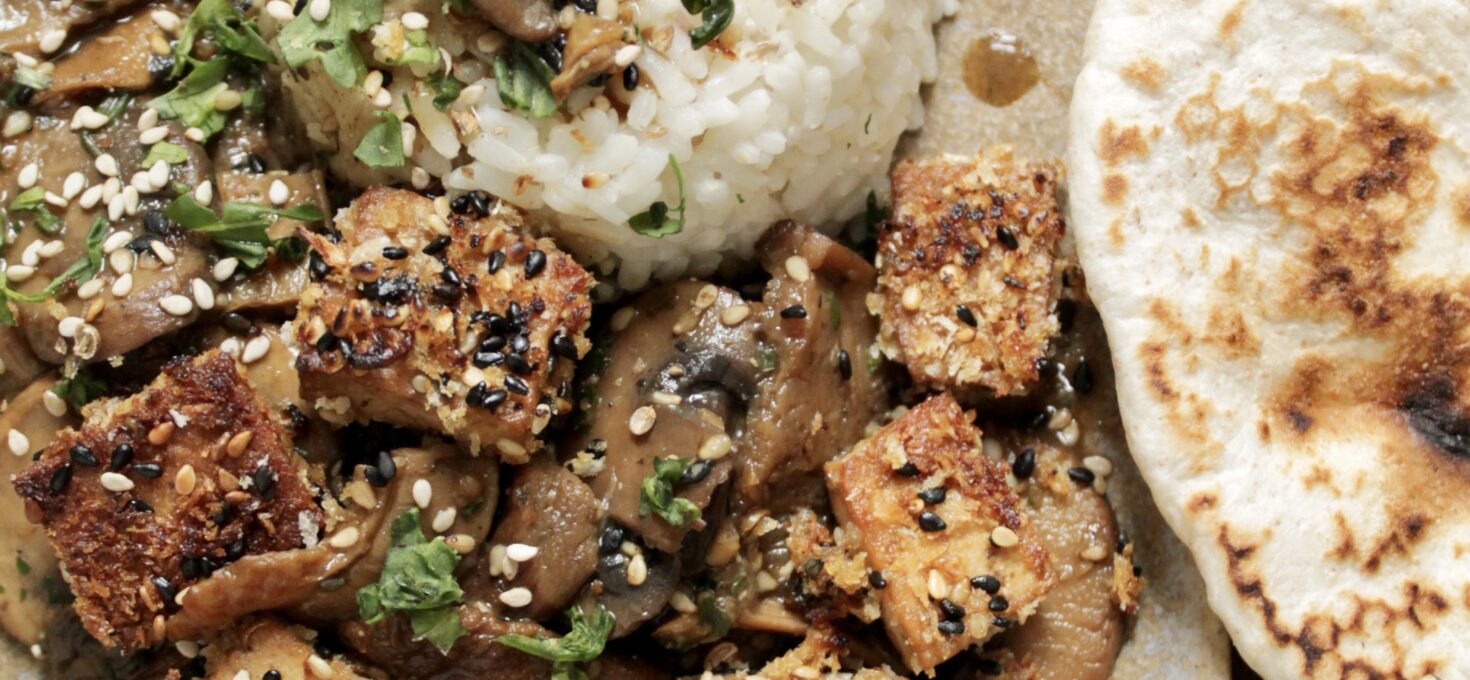 Reisbowl mit asiatischer Pilzsauce & Crispy Tofu