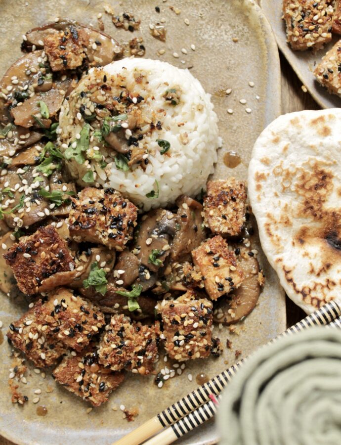 Reisbowl mit asiatischer Pilzsauce & Crispy Tofu